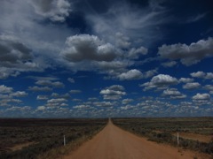 Staubige Straße zum Mungo National Park